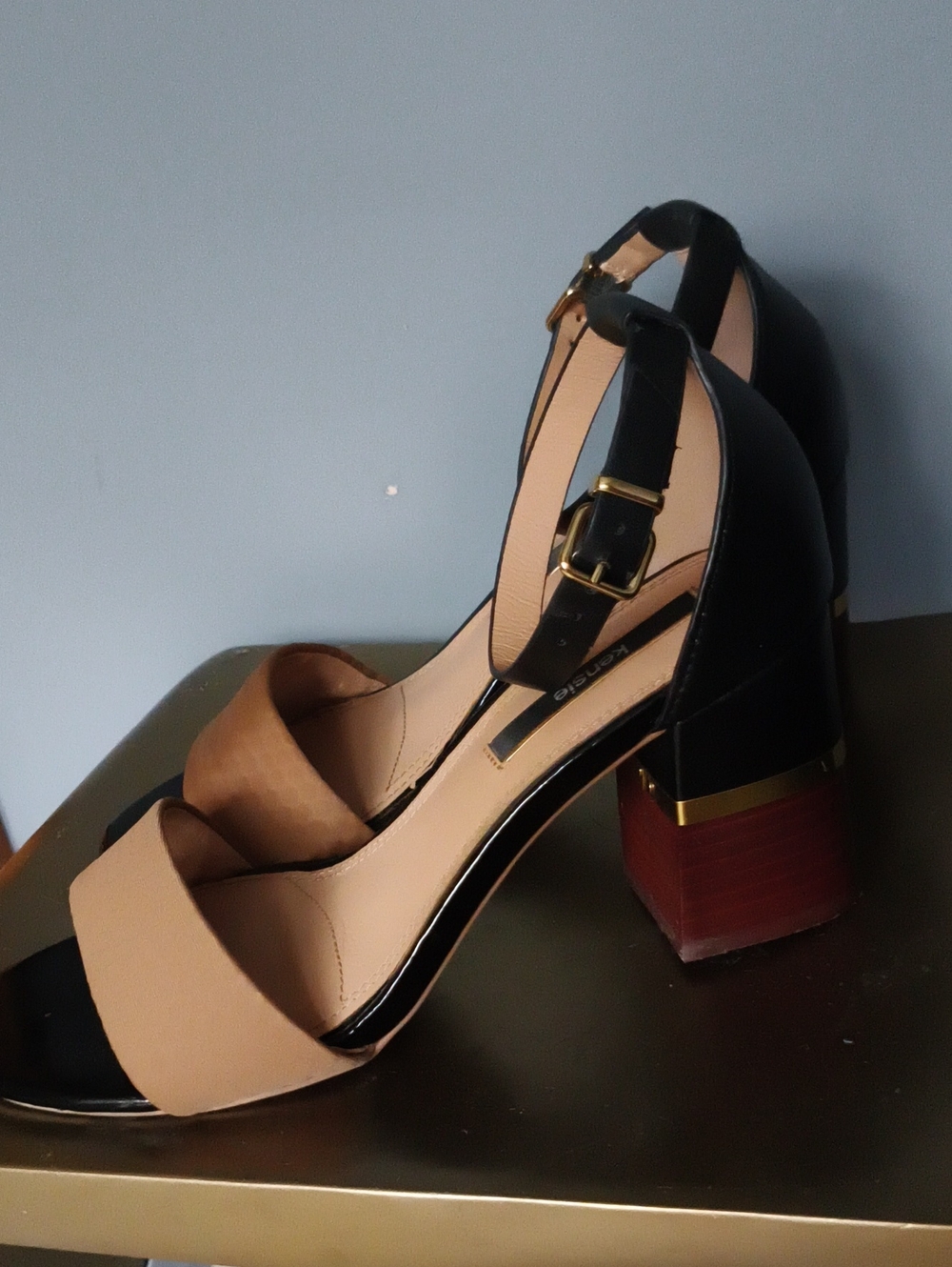 Kensie Black and Tan Block Heel Sandals with Ankle Strap